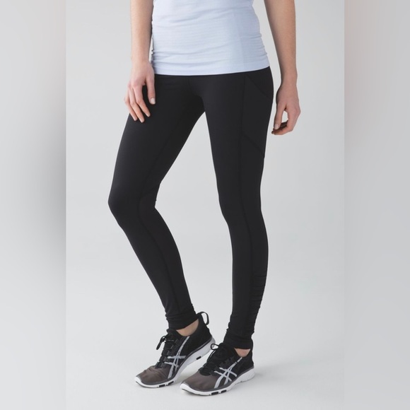 lululemon athletica Pants - Lululemon Speed Tight IV Black Ruched Bottom Leggings Size 6